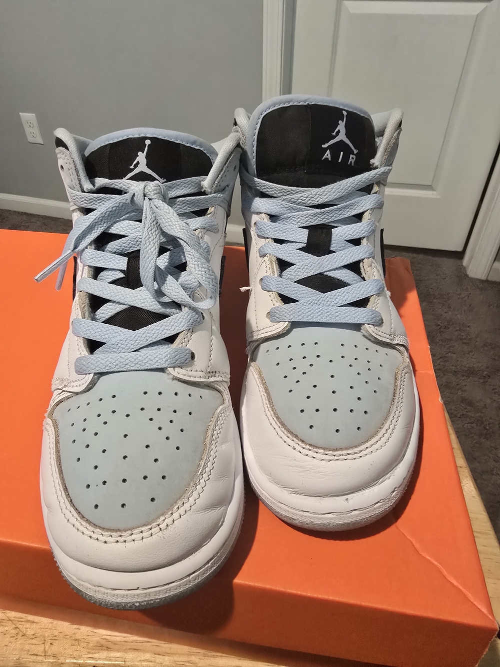 Authenticity Guarantee

Nike Air Jordan 1 Retro Mid SE "Ice Blue" DV1308-104 4Y